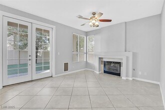 2344 Huntsville Dr in Las Vegas, NV - Foto de edificio - Building Photo