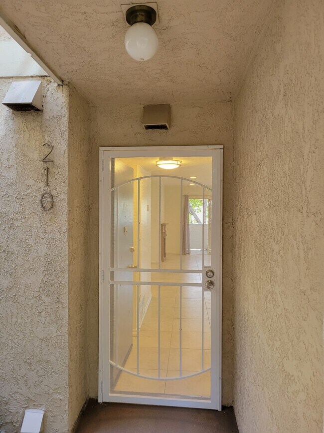 628 Daisy Ave in Long Beach, CA - Building Photo - Building Photo