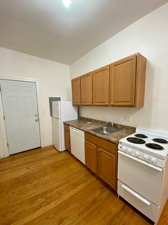 70 Westland Ave Photo