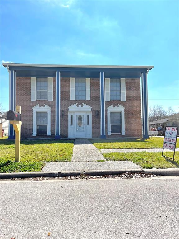 property at 825 Clubside Dr