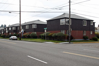 Chaffcombe Apartments in Portland, OR - Building Photo - Building Photo