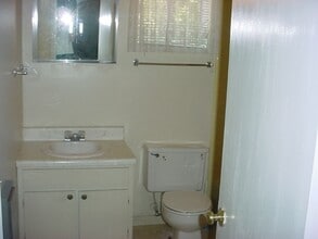 130 S Estes Dr in Chapel Hill, NC - Building Photo - Building Photo