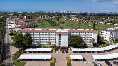 37 High Point Cir E in Naples, FL - Foto de edificio - Building Photo