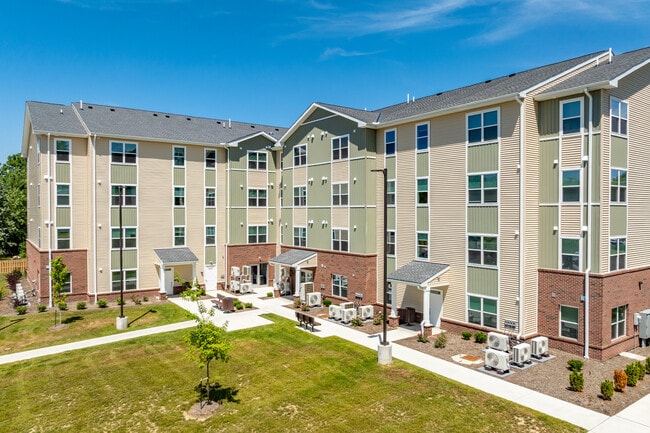 The Pointe at Walker Mill 55+ in Boardman, OH - Foto de edificio - Building Photo