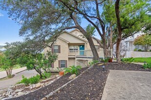 504 Lakeshore Cir, Unit 3-C in Lago Vista, TX - Building Photo