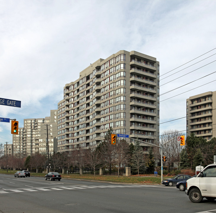 Terrace Park in Vaughan, ON - Building Photo