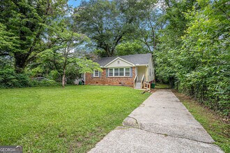 1830 Meadow Ln in Decatur, GA - Building Photo - Building Photo