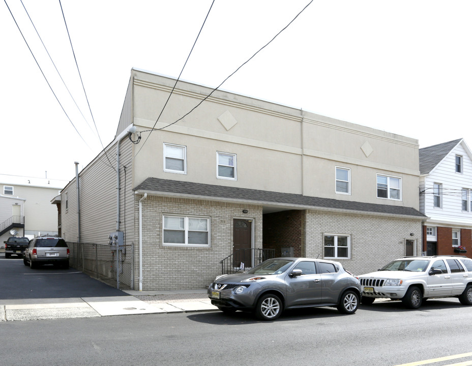 709-711 3rd Ave in Elizabeth, NJ - Building Photo