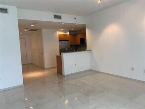 1050 Brickell Ave, Unit 1606 in Miami, FL - Building Photo - Building Photo