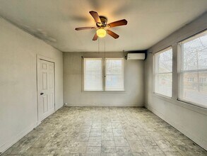 714 W Bow St in Tyler, TX - Foto de edificio - Building Photo