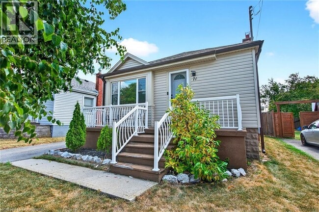 property at 71 E 39th St