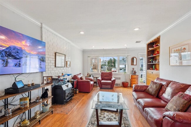 property at 10 Venus Rd