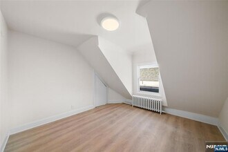 8 Cooper Pl in Weehawken, NJ - Foto de edificio - Building Photo