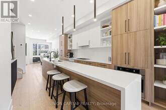 544B Beresford Ave in Toronto, ON - Building Photo - Building Photo