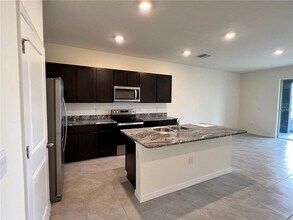 34328 Redwood Dawn Ln in Wesley Chapel, FL - Foto de edificio - Building Photo