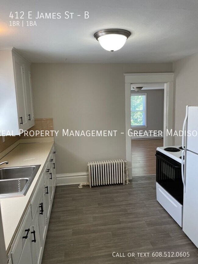 412 E James St in Columbus, WI - Building Photo - Building Photo