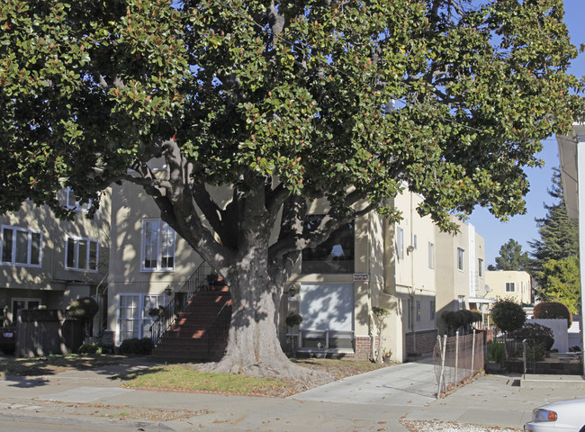 2161-2163 Santa Clara Ave in Alameda, CA - Foto de edificio - Building Photo