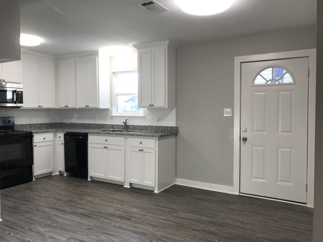 property at 5313 Chennault Rd