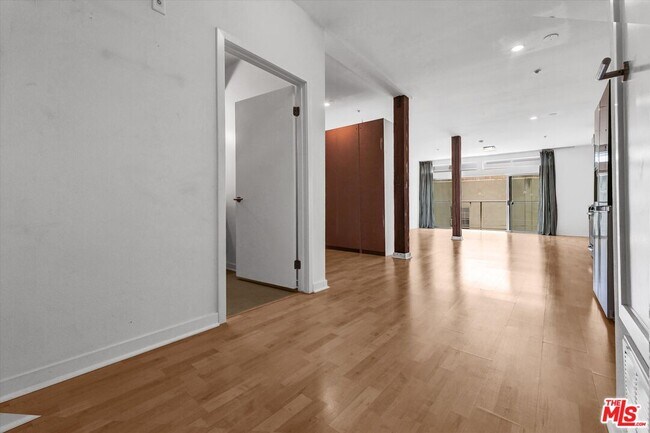 4215 Glencoe Ave in Marina Del Rey, CA - Building Photo - Building Photo