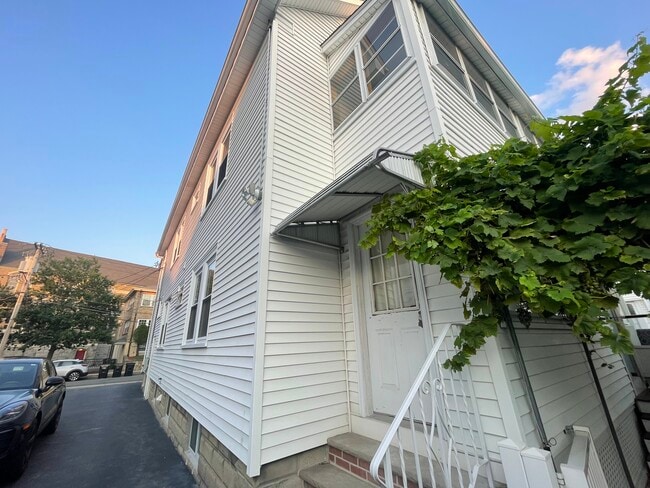 14 Saint Marys St, Unit 2 in Watertown, MA - Building Photo - Building Photo