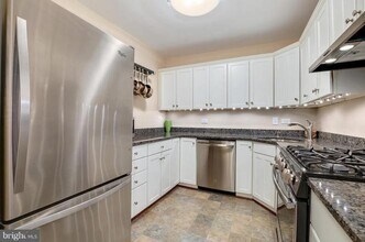 8315 N Brook Ln, Unit 604 in Bethesda, MD - Building Photo - Building Photo