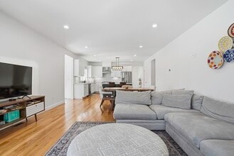 279 W Central St in Natick, MA - Building Photo - Building Photo