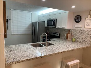 1709 Whitehall Dr in Davie, FL - Building Photo - Building Photo