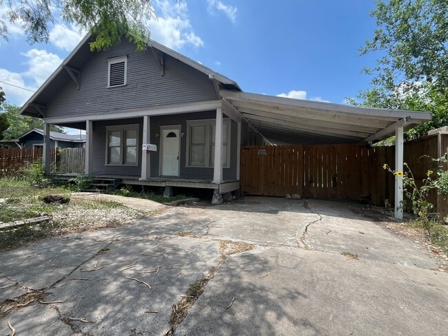 property at 1004 Illinois St