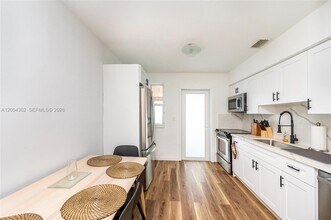 3100 Naomi St in Miami, FL - Building Photo - Building Photo