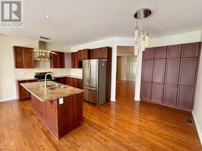 154 Highbury Park Dr in Ottawa, ON - Building Photo - Building Photo