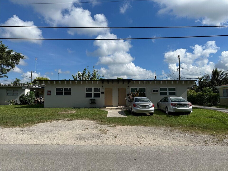 377 NW 4th St in Homestead, FL - Building Photo