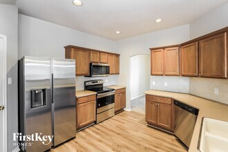 1910 Mountain Star in San Antonio, TX - Foto de edificio - Building Photo