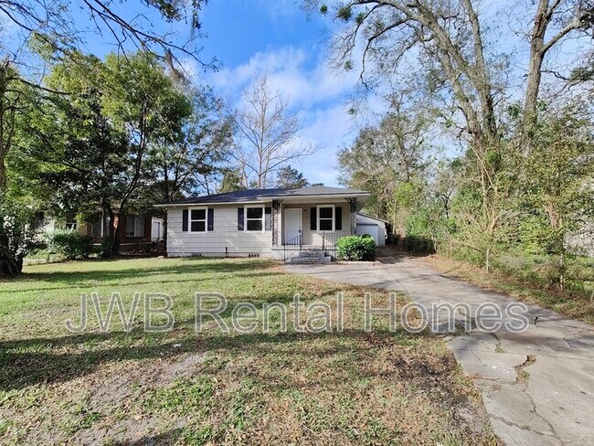 property at 2028 Prospect St E