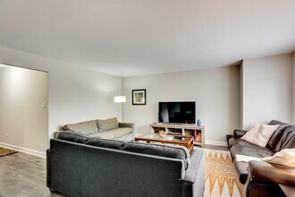 226 S Hoyne Ave in Chicago, IL - Building Photo - Building Photo
