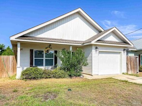 5421 McGrits Blvd in Pensacola, FL - Building Photo - Building Photo