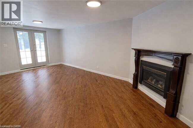 43 Southwood Dr in Kitchener, ON - Building Photo - Building Photo