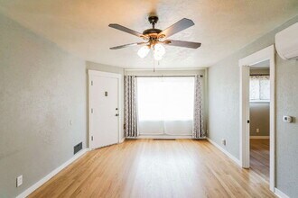 8127 NE Beech St in Portland, OR - Building Photo - Building Photo