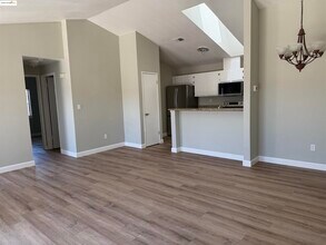 916 Villa Terrace in Brentwood, CA - Building Photo - Building Photo