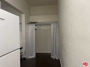 2763 Fairmount Ave in Montrose, CA - Building Photo - Building Photo