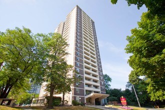 Eastmount Apartments in Toronto, ON - Building Photo - Building Photo