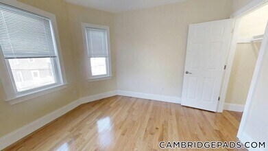 30 Cambridge Terrace, Unit 2 in Cambridge, MA - Building Photo - Building Photo