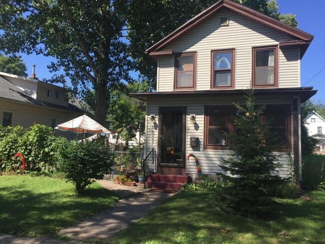 property at 1527 Loomis Street