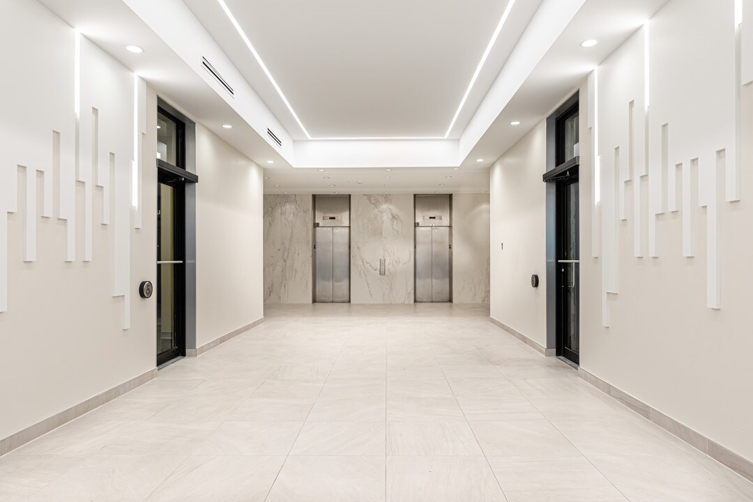 The Elgar Building in Ottawa, ON - Building Photo