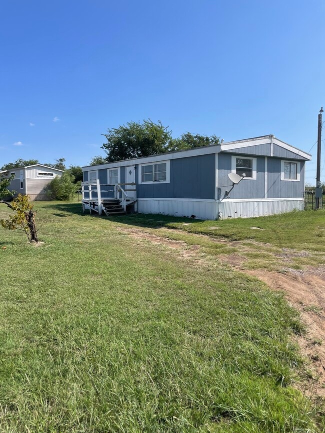 7100 Karen Ln in Joshua, TX - Building Photo - Building Photo