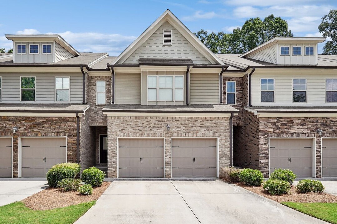 5590 Bright Cross Wy in Suwanee, GA - Building Photo