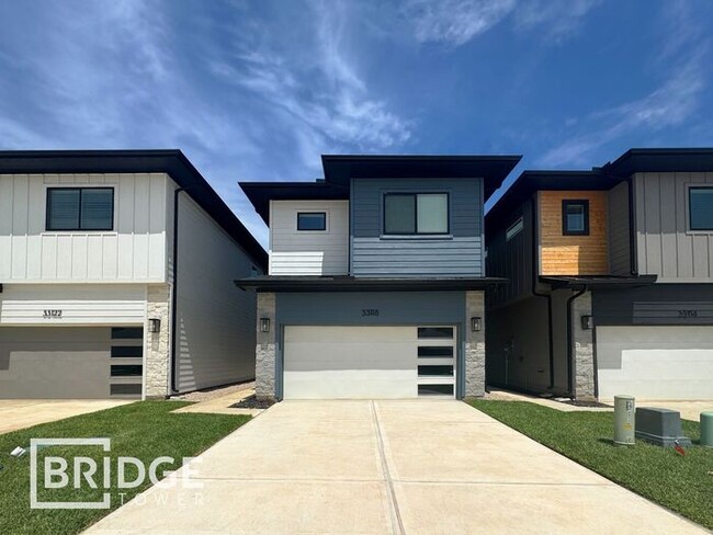property at 33118 Oak Hts Pl