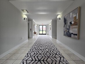 Chloe Park in Birmingham, MI - Foto de edificio - Building Photo