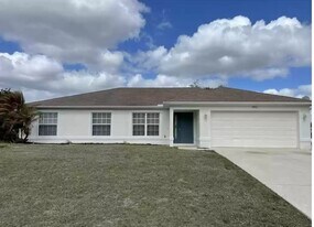 4492 Adelaide Ave in North Port, FL - Building Photo