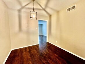 1107 N Locust St in Denton, TX - Building Photo - Building Photo