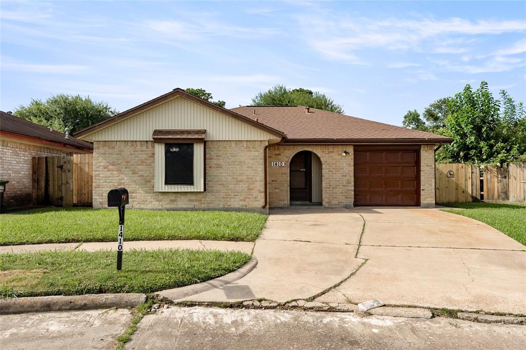 1410 PI Cir in Pasadena, TX - Foto de edificio